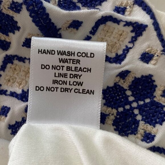 Bunulu Sleeveless Top with Detailed Embroidered Neckline Women's Medium - Picture 10 of 10